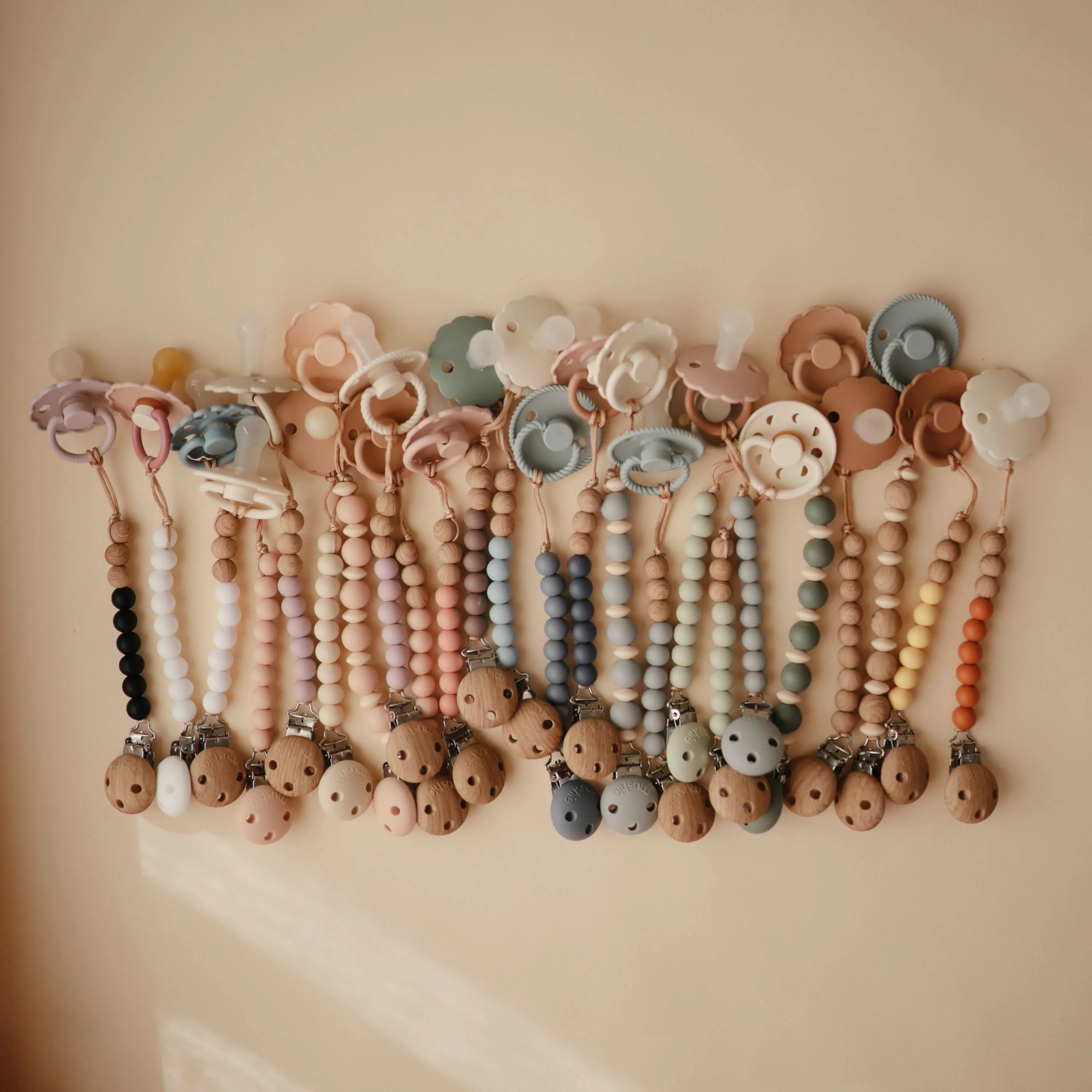 Mushie Silicone Pacifier Clip | Eva - Image 126