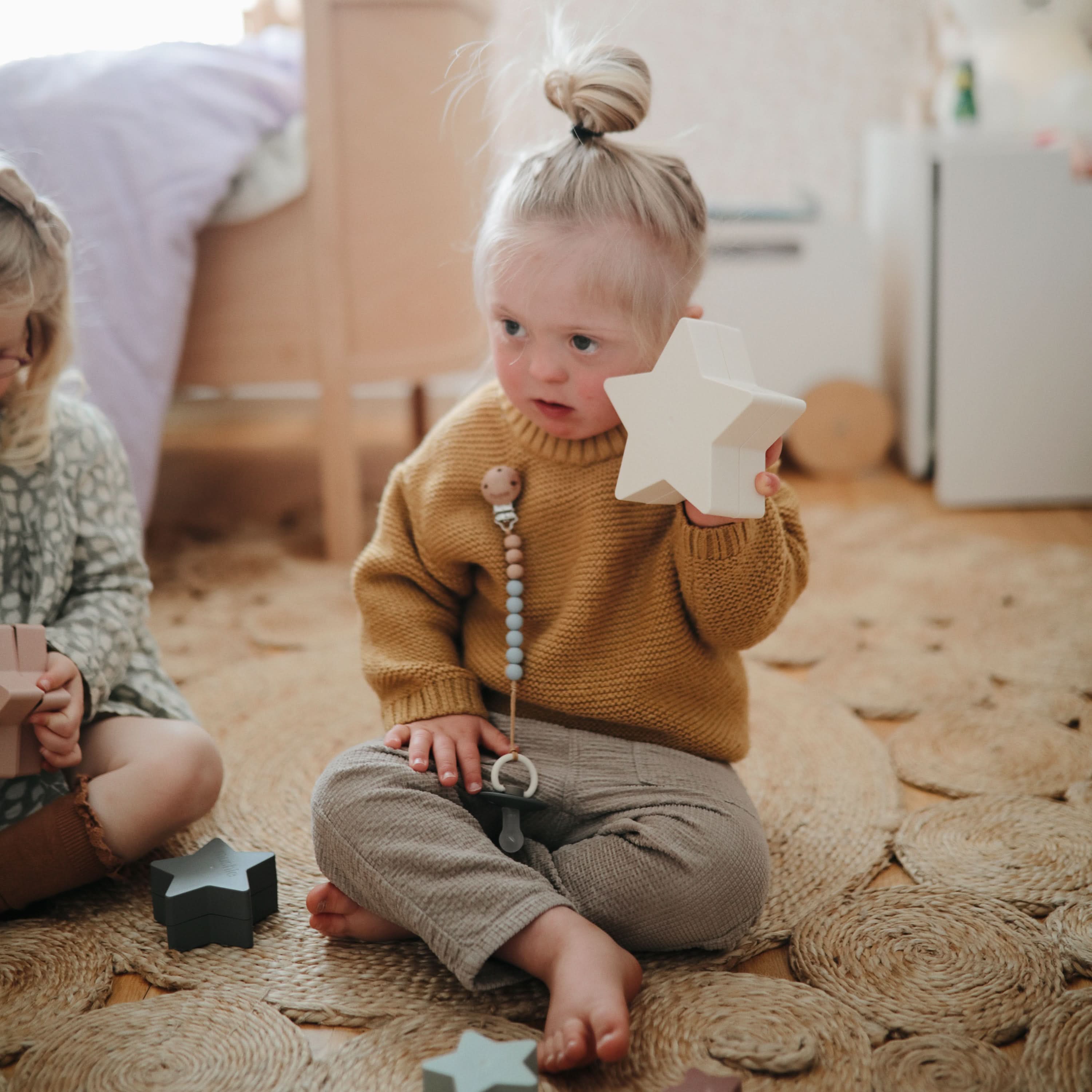 Mushie Silicone Pacifier Clip | Eva - Image 48