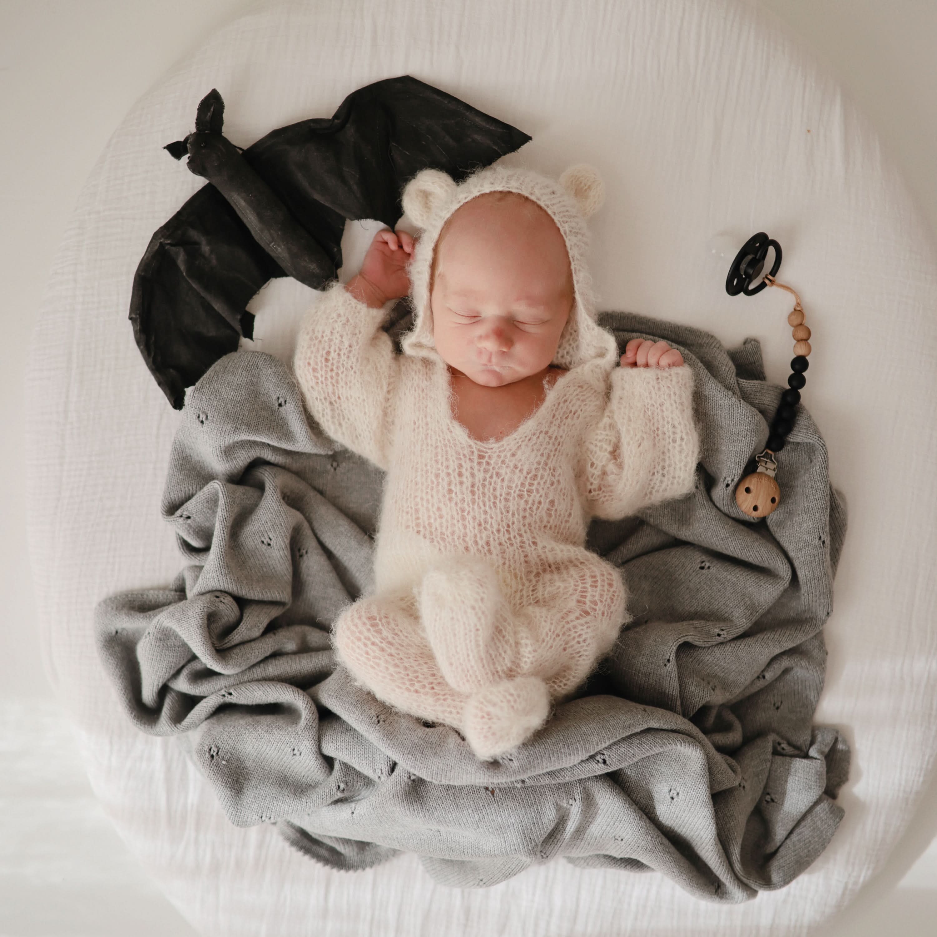 Mushie Silicone Pacifier Clip | Eva - Image 74